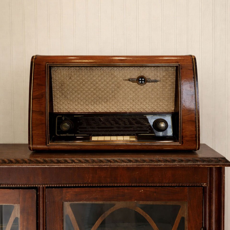 İkonik Nordmende 1950'ler Retro Tasarım Klasik Lambalı Radyo